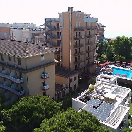 לידו די ג'סולו Hotel Sofia מראה חיצוני תמונה