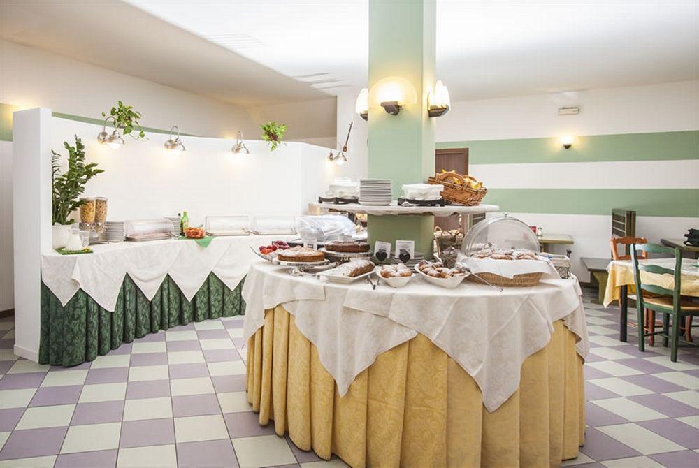 לידו די ג'סולו Hotel Sofia מראה חיצוני תמונה