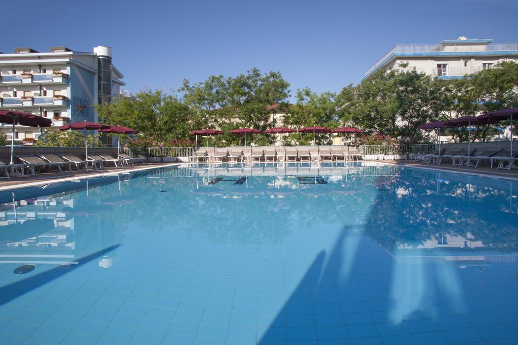 לידו די ג'סולו Hotel Sofia מראה חיצוני תמונה