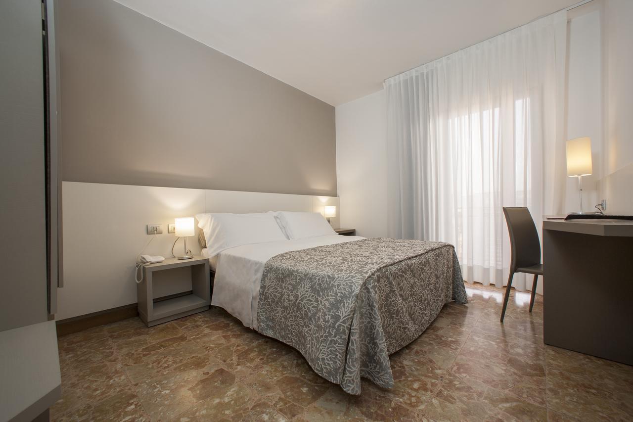 לידו די ג'סולו Hotel Sofia מראה חיצוני תמונה