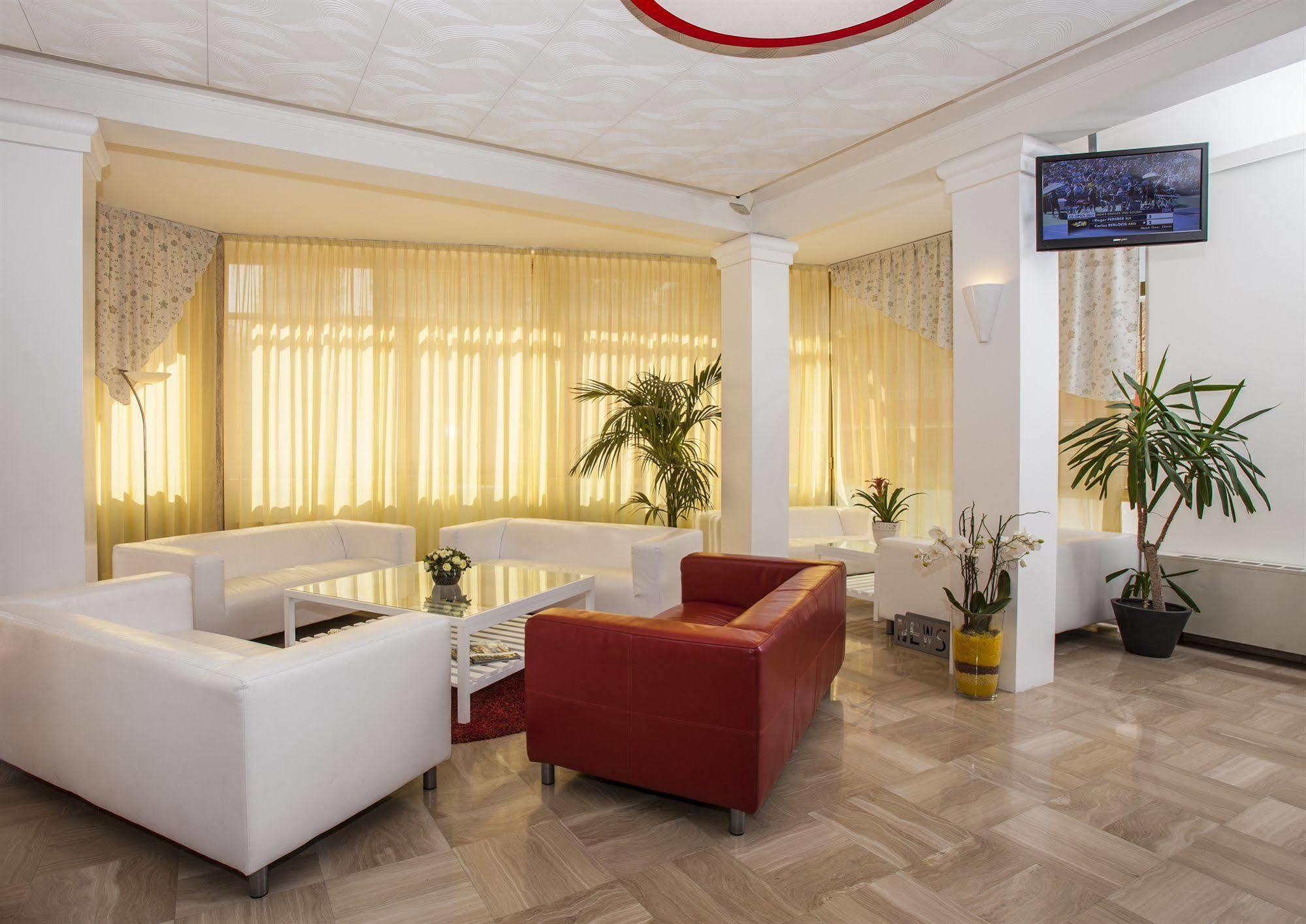 לידו די ג'סולו Hotel Sofia מראה חיצוני תמונה