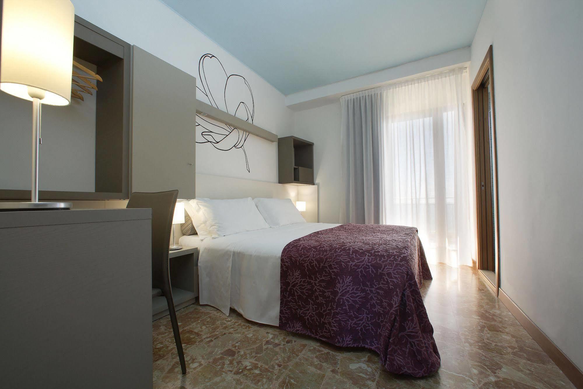 לידו די ג'סולו Hotel Sofia מראה חיצוני תמונה