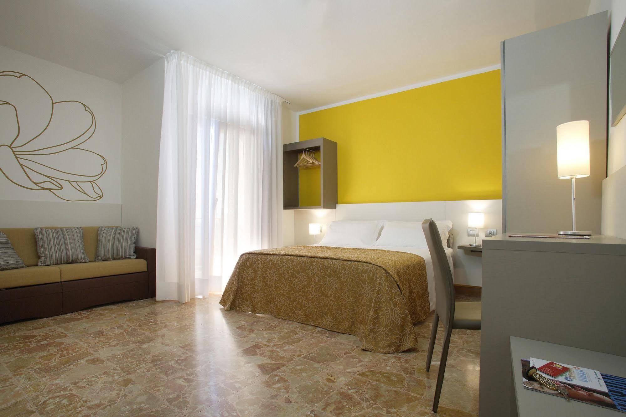 לידו די ג'סולו Hotel Sofia מראה חיצוני תמונה