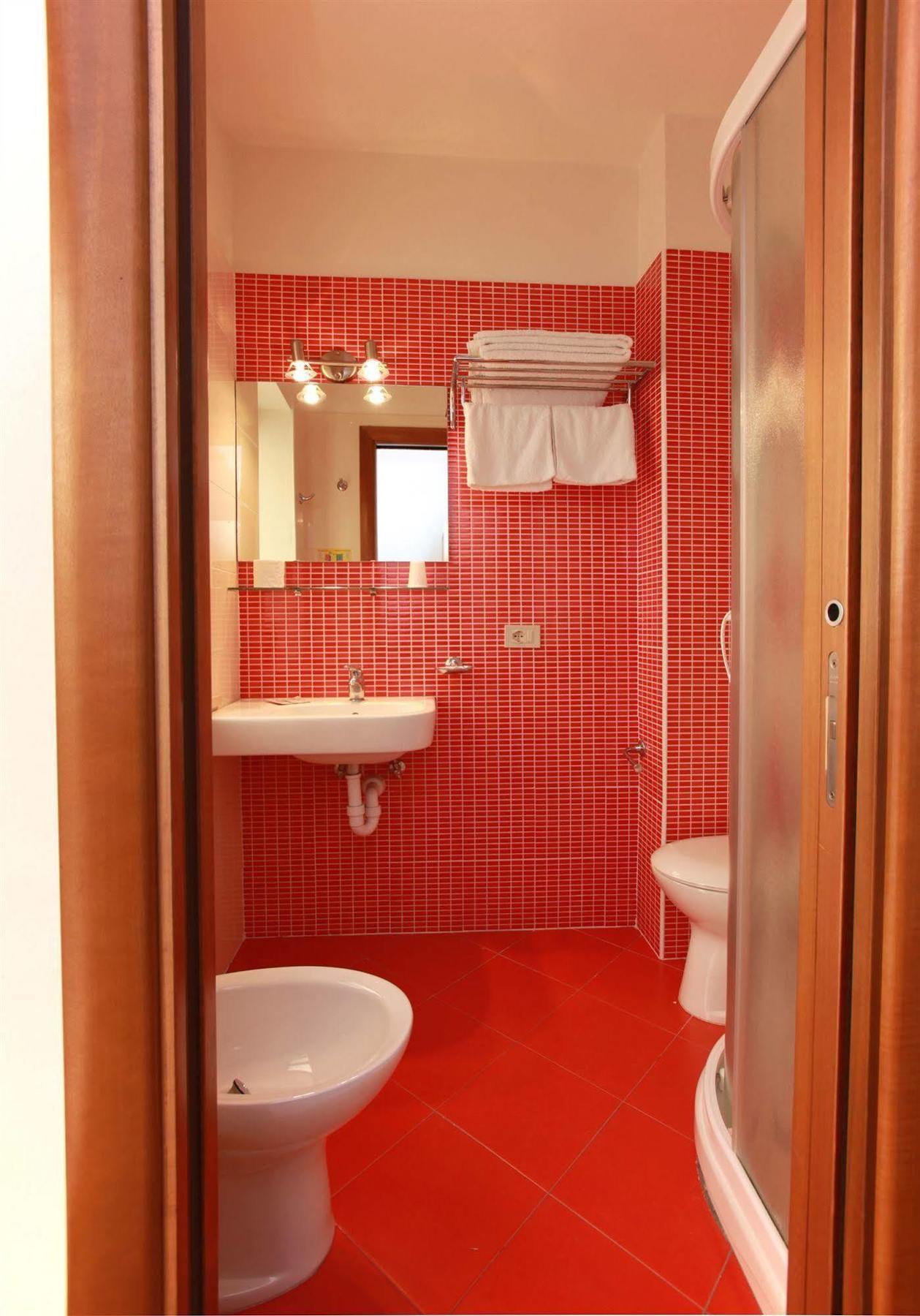 לידו די ג'סולו Hotel Sofia מראה חיצוני תמונה