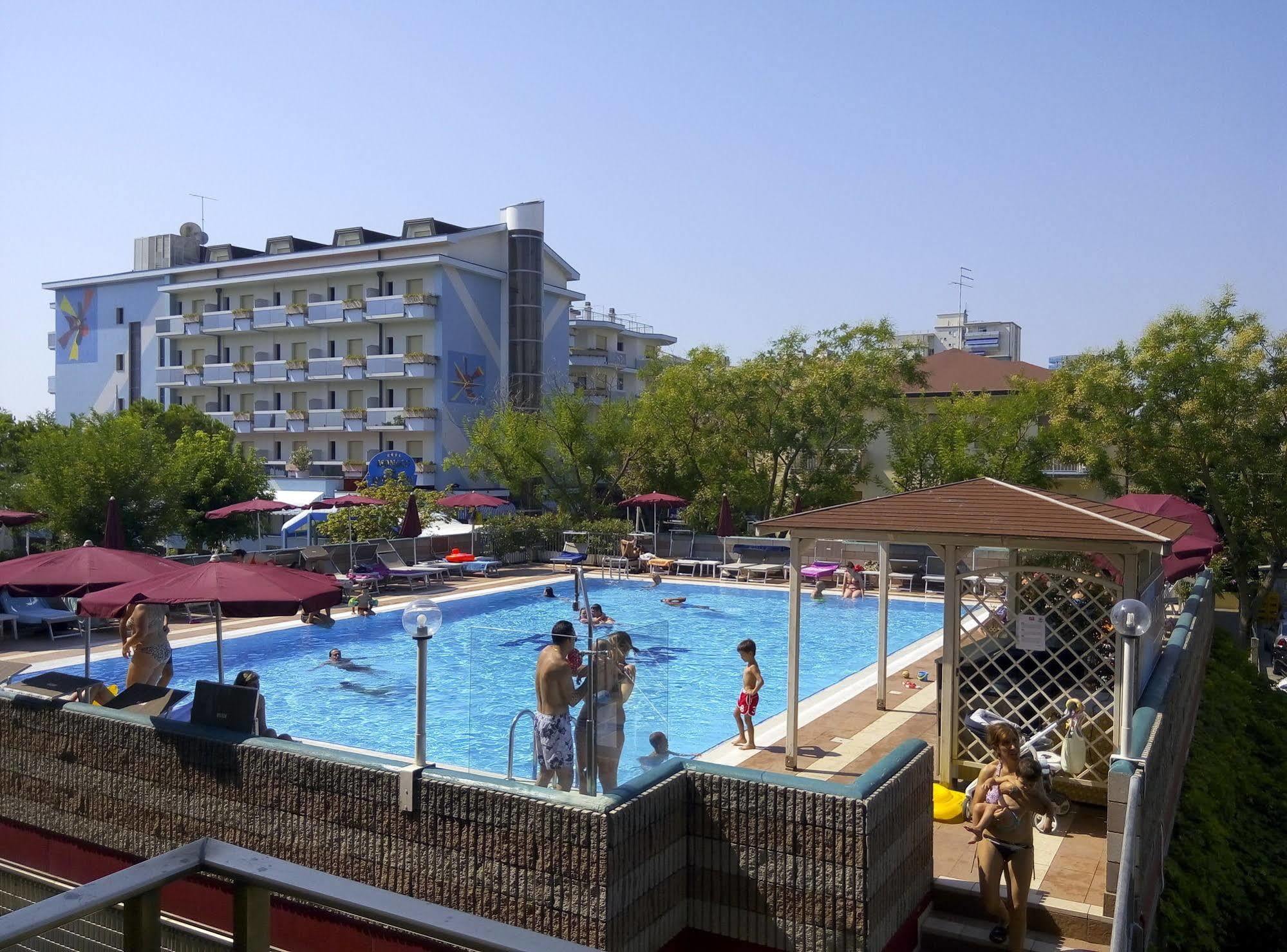 לידו די ג'סולו Hotel Sofia מראה חיצוני תמונה