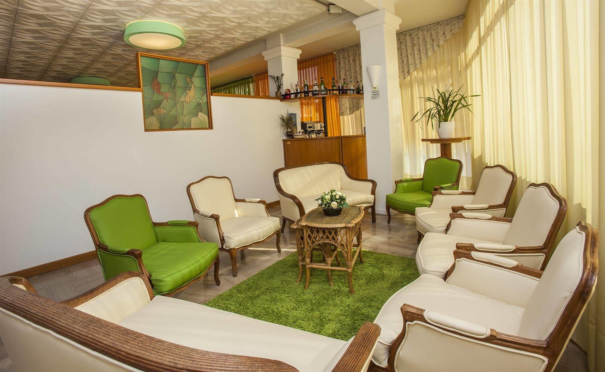 לידו די ג'סולו Hotel Sofia מראה חיצוני תמונה