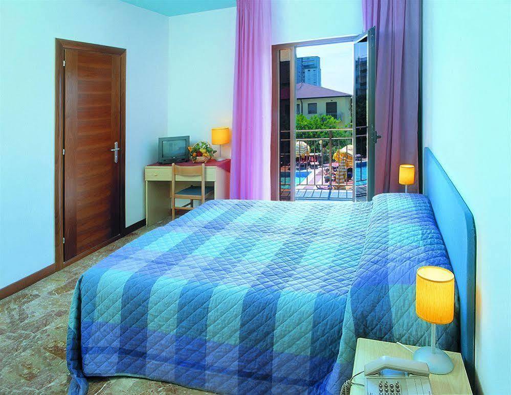 לידו די ג'סולו Hotel Sofia מראה חיצוני תמונה